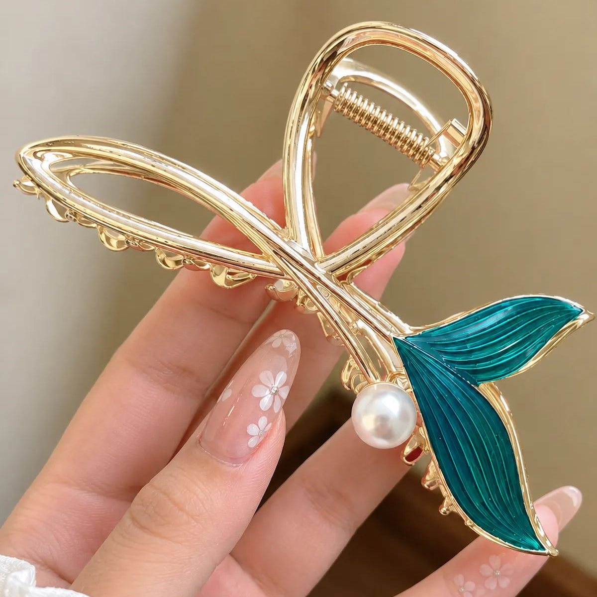 Mermaid Pearl Metal Claw